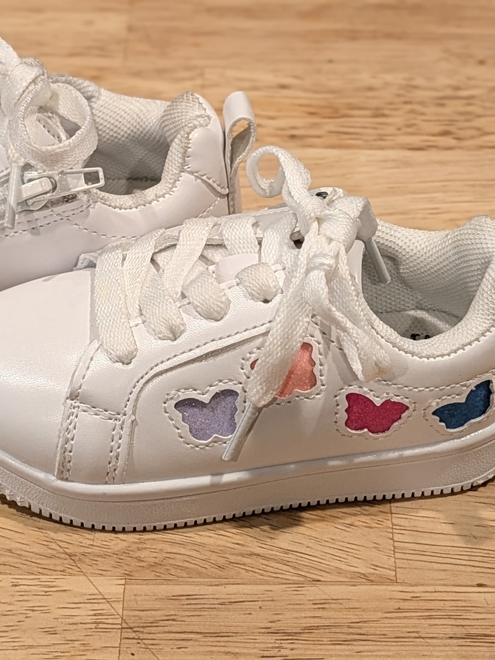 Cute White Kids Butterfly Accent Sneakers Size 6